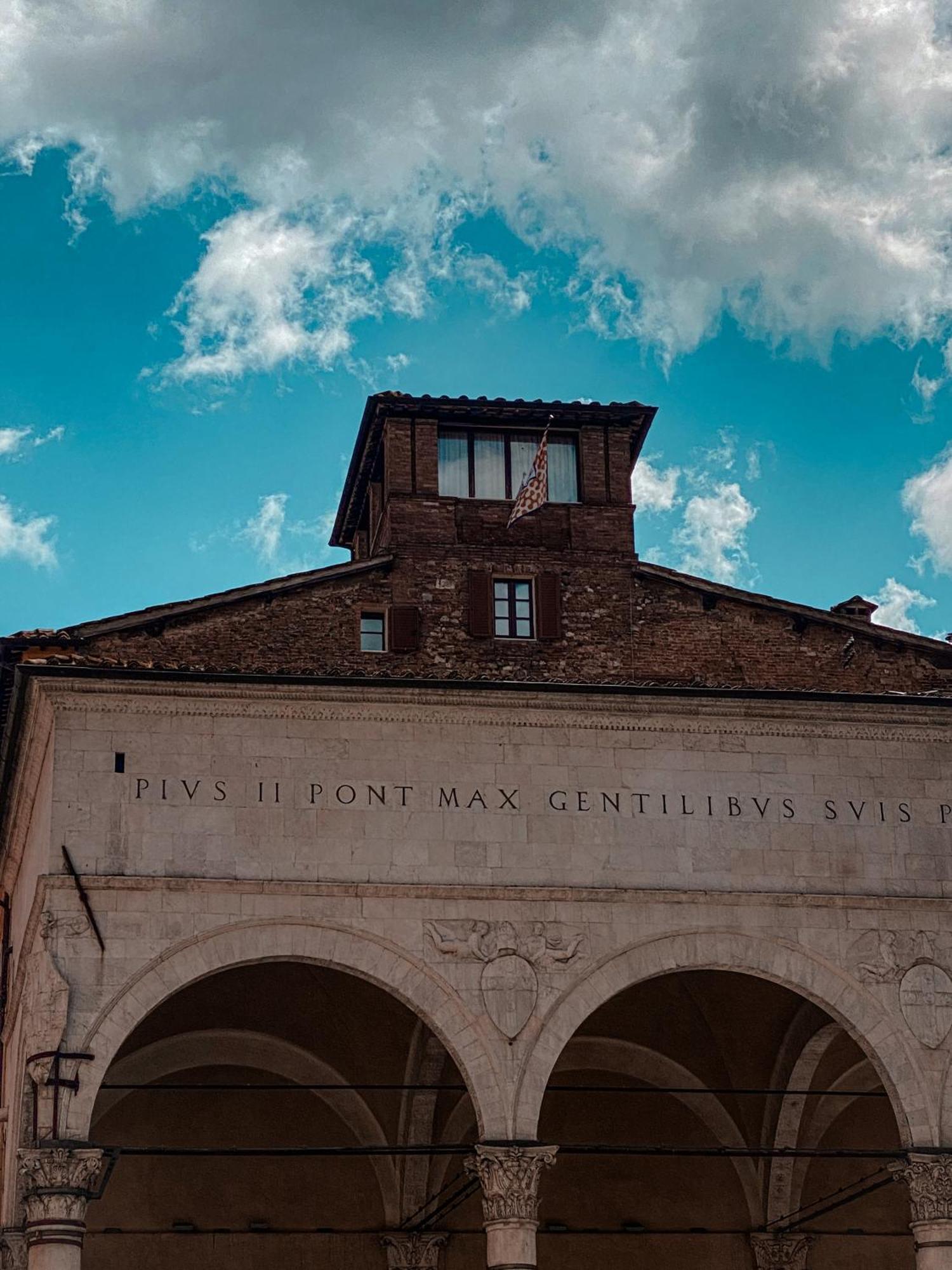 B&B Le Logge Luxury Rooms Siena Bagian luar foto